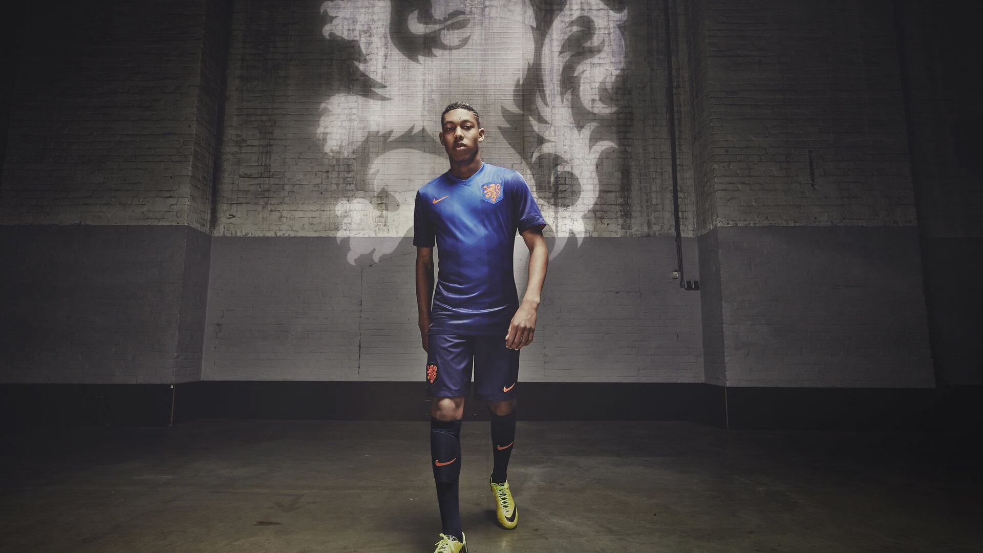 超级山径越野赛 纵跨雪山峡谷赛程超百公里